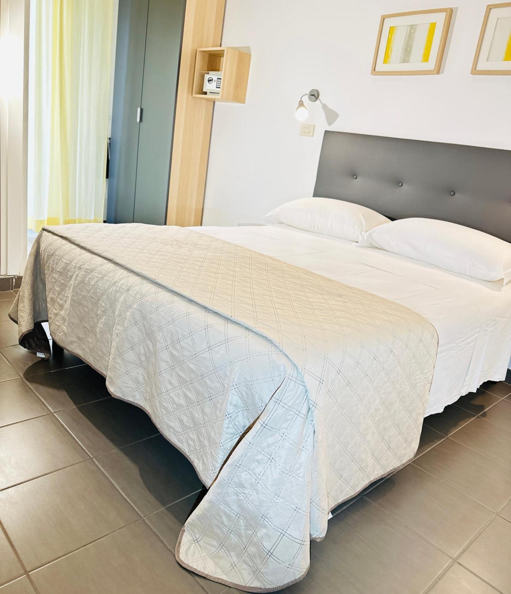 Small Double Room,1641761037:JPEG